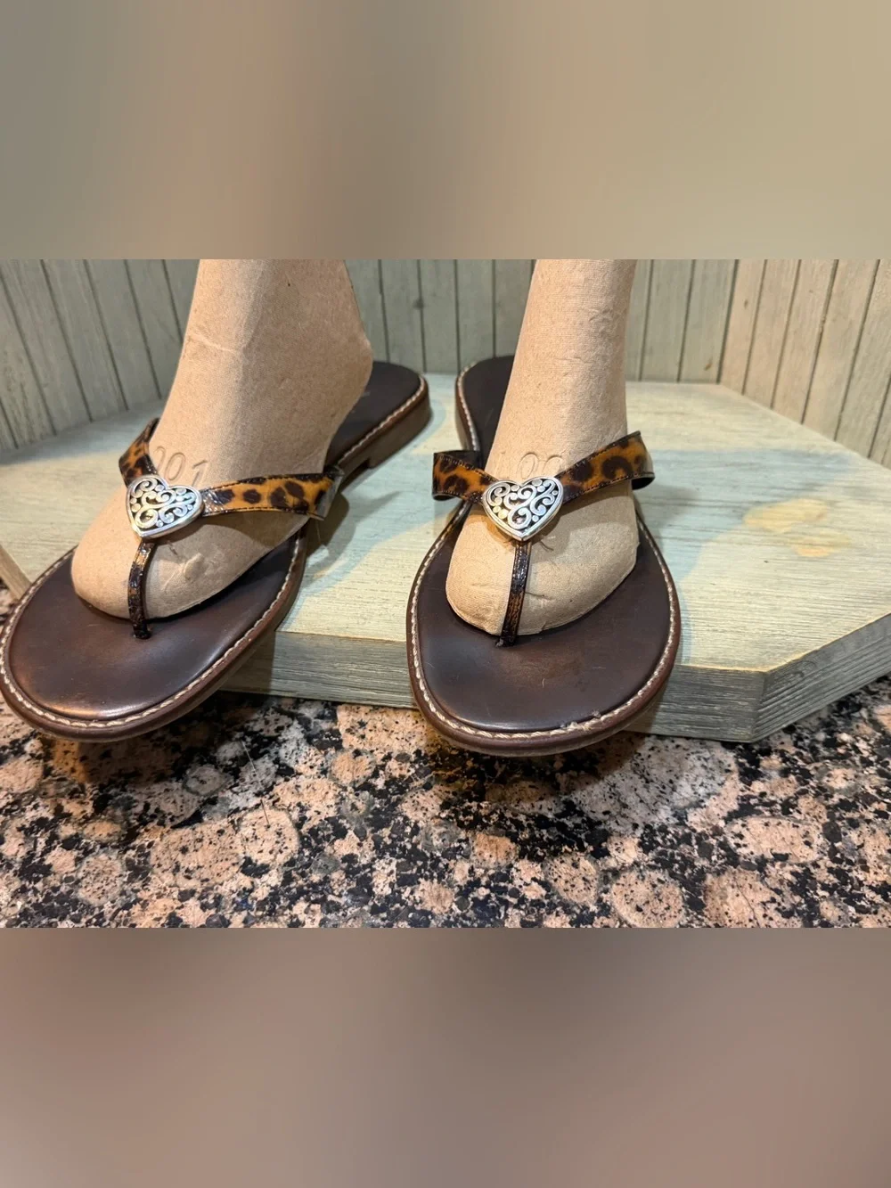 Brighton Leopard Print Thong Sandals - Brown 11M - Picture 2 of 10